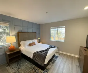Photo 4 - NEW Central Buckhead Apt Atlanta Gem