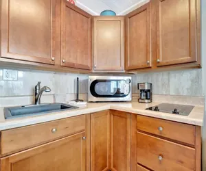 Photo 5 - Stones Throw Beachside Bungalow 1 ON THE Beach