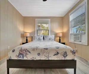 Photo 2 - Stones Throw Beachside Bungalow 1 ON THE Beach