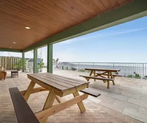 Photo 4 - Stones Throw Beachfront Family Suite 3 Views