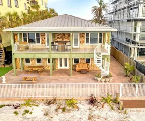 Photo 3 - Stones Throw Beachfront Family Suite 3 Views
