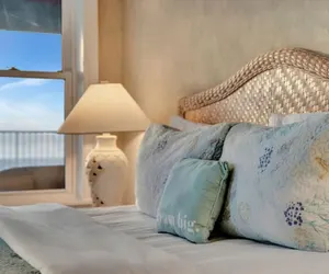Photo 2 - Stones Throw Beachfront Family Suite 3 Views