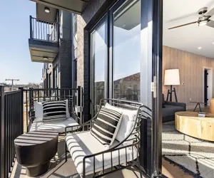 Photo 3 - Prime Walkable Midtown Location Pool Gym Outlaw s Den by Avantstay