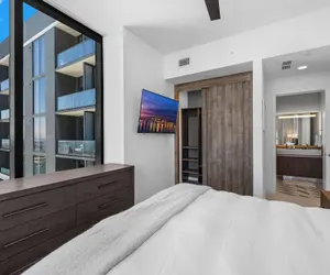 Photo 5 - Luxury 49FL Condo with City Views