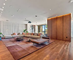 Photo 3 - Luxury 49FL Condo with City Views