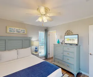 Photo 5 - Beach Home With Private Pool & Beach Access- Sleeps 6