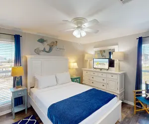 Photo 4 - Beach Home With Private Pool & Beach Access- Sleeps 6