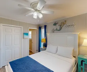 Photo 3 - Beach Home With Private Pool & Beach Access- Sleeps 6