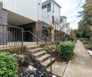 Photo 2 - Sophari's Apartments in Bellevue