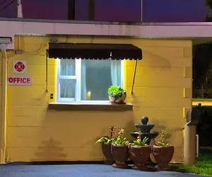 Photo 2 - Park Motel