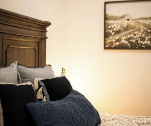 Photo 2 - Cozy Retreat Near Downtown Perfect for Families
