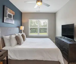 Photo 4 - The Mason At Six Mile Creek Apartments By Barsala