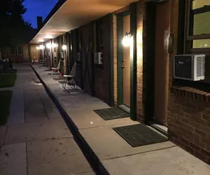 Photo 4 - Cheyenne Motel