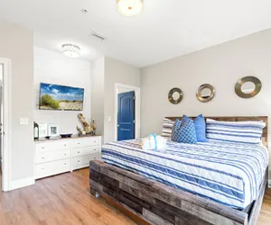 Photo 4 - Sailors Cove: 5-bedroom, 4.5 Baths, Sleeps 12! Steps Away From the Beach!