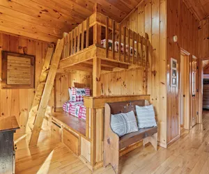 Photo 2 - Bear Hideaway Cozy 3BR Cabin