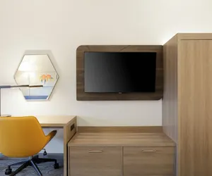 Photo 2 - Holiday Inn Express And Suites Charlotte Airport Area by IHG