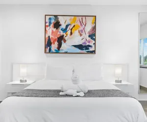 Photo 2 - Unique Retreat - Unit D: Cool 2nd-floor Retreat