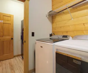 Photo 2 - Luxury Cabin w/ Panoramic Views, Fireplace & Game Room Pinnacle Chalet