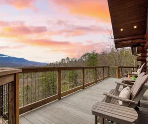 Photo 5 - Pinnacle Chalet by Avantstay Luxury Cabin w/ Panoramic Views, Fireplace & Game Room