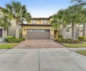 Photo 3 - Gorgeous 5Bd w Private Pool Windsor Westside 8893