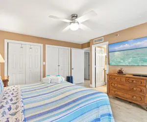 Photo 5 - Steps to Paradise: Ground-floor 2br/2ba Beachfront Condo, Sleeps 8, Gulf Views!