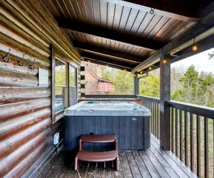 Photo 3 - Mountains are Calling by Avantstay Sleeps 8 Hot Tub + Game Loft Located in Douglas Lake Resort