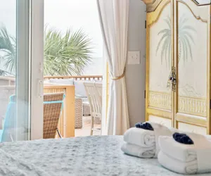 Photo 5 - Oceanfront w/ Pool, Panoramic Deck Views, 5bdr Folly Ocean Breeze by Avantstay