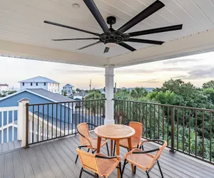 Photo 4 - Modern 5bdr w/ Private Pool, 2 min Walk to the Beach! Montoute by Avantstay