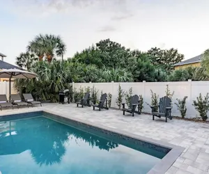 Photo 2 - Modern 5bdr w/ Private Pool, 2 min Walk to the Beach! Montoute by Avantstay