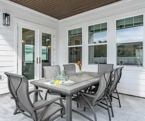 Photo 4 - Modern 5bdr w/ Private Pool, 2 min Walk to the Beach! Montoute by Avantstay