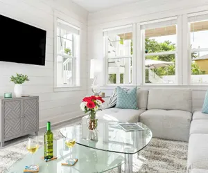 Photo 4 - Modern 5bdr w/ Private Pool, 2 min Walk to the Beach! Montoute by Avantstay