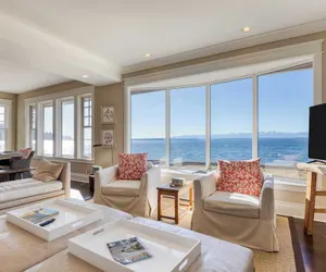 Photo 4 - Waterfront 4bdr w/ Deck, Stunning Views, Fire Pit Cedar Street by Avantstay