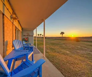 Photo 5 - 3 Condos in Beachfront Complex w Pool Sleeps 22 Island Retreat 3-unit Buyout
