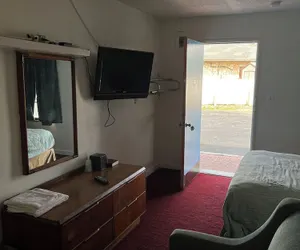 Photo 5 - Hospitality Inn