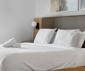 Photo 2 - Skyline Chic Downtown Studio Getaway