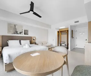 Photo 3 - Skyline Chic Downtown Studio Getaway