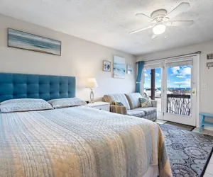 Photo 4 - Beachfront Bliss Cozy Studio!
