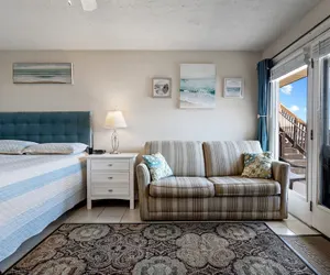 Photo 4 - Beachfront Bliss Cozy Studio!