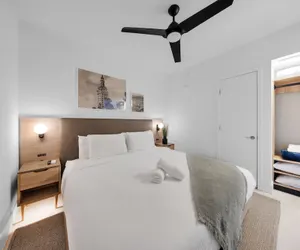 Photo 4 - Chic Downtown Retreat 1BR Apartment