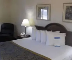 Photo 5 - LakeWood Inn & Suites