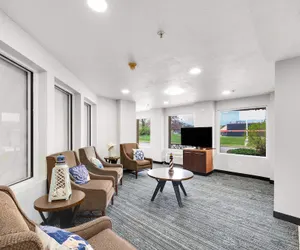 Photo 4 - LakeWood Inn & Suites