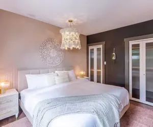 Photo 5 - Iconic 3BD Entire House in The Heart Of Pittsburg