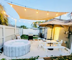 Photo 2 - Stunning 4BD Jacuzzi - 4 Min To Beach Panama City