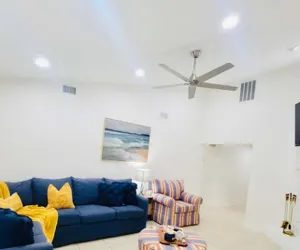 Photo 5 - Stunning 4BD Jacuzzi - 4 Min To Beach Panama City