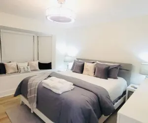 Photo 3 - Stunning 4BD Jacuzzi - 4 Min To Beach Panama City