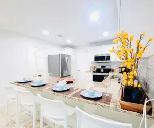 Photo 5 - Stunning 4BD Jacuzzi - 4 Min To Beach Panama City