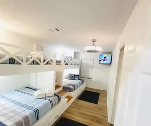 Photo 4 - Stunning 4BD Jacuzzi - 4 Min To Beach Panama City
