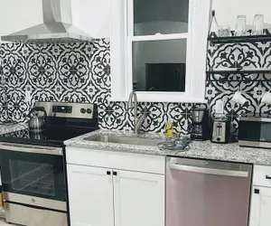 Photo 5 - Renovated 1 Bedroom in Forest Hills - B