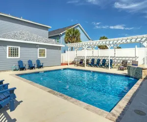 Photo 2 - Chic 2BR Coastal Condo Shared Pool Near the Beach Envy the Adventure