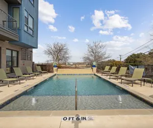 Photo 5 - White Rock Lakewood Hideaway Pet-friendly Pool
